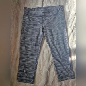 Under Armour Fitted All Season Crop Leggings Size Medium